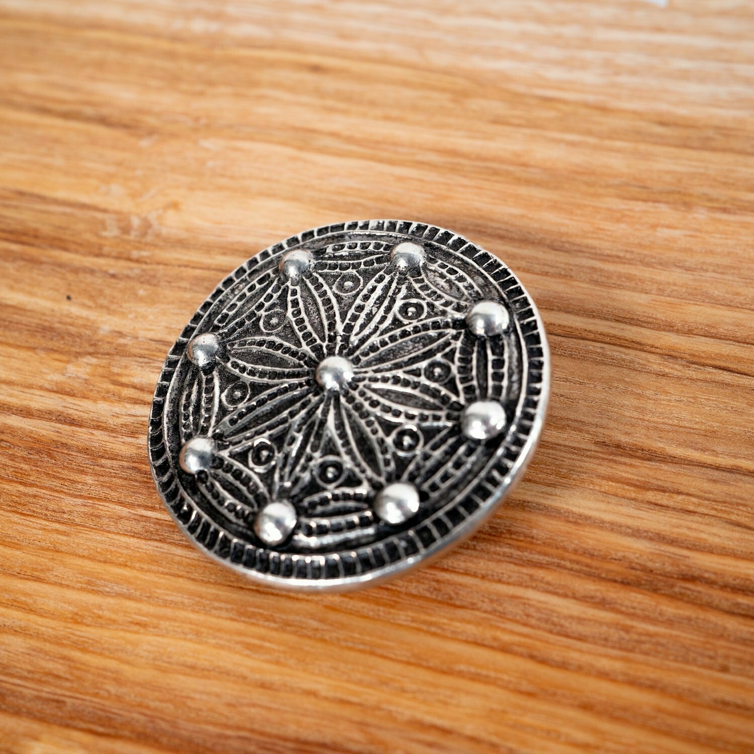 :Disc Brooch 