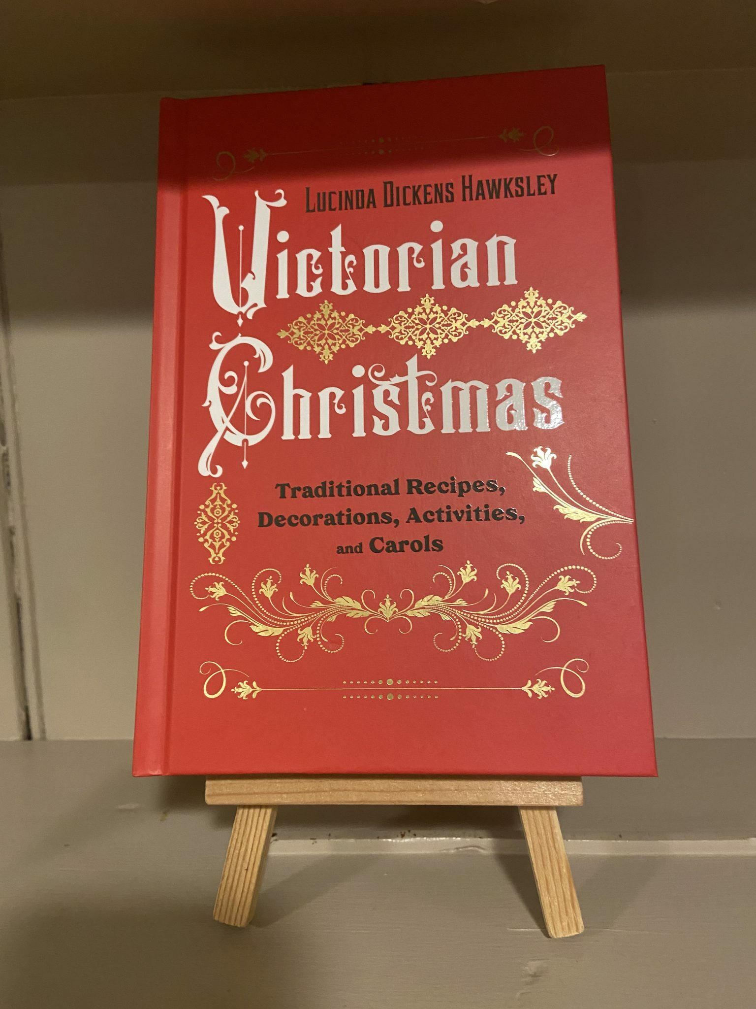 Victorian Christmas: Traditional Recipes, Decorations, Activities, and Carols