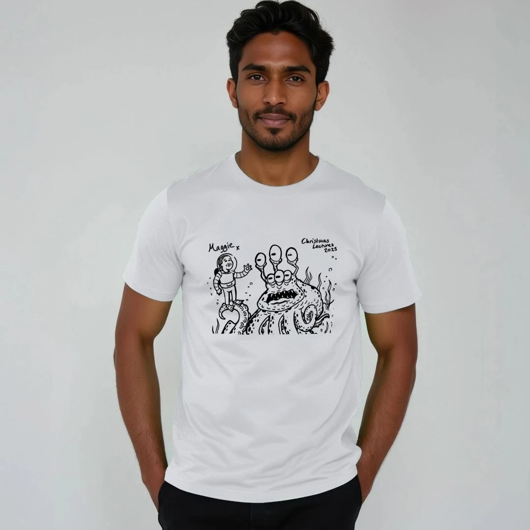 1pund3kdkqvyeegzesgy6ngfdu90ftxg4rf4rtwoengrhc5p.jpeg.png CHRISTMAS LECTURES exclusive Maggie draw-that-alien t-shirt