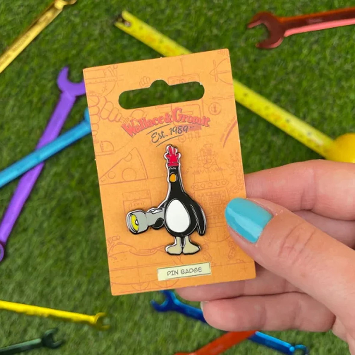 Badge_Feathers.jpg.png Badge - WGP003 Feathers McGraw