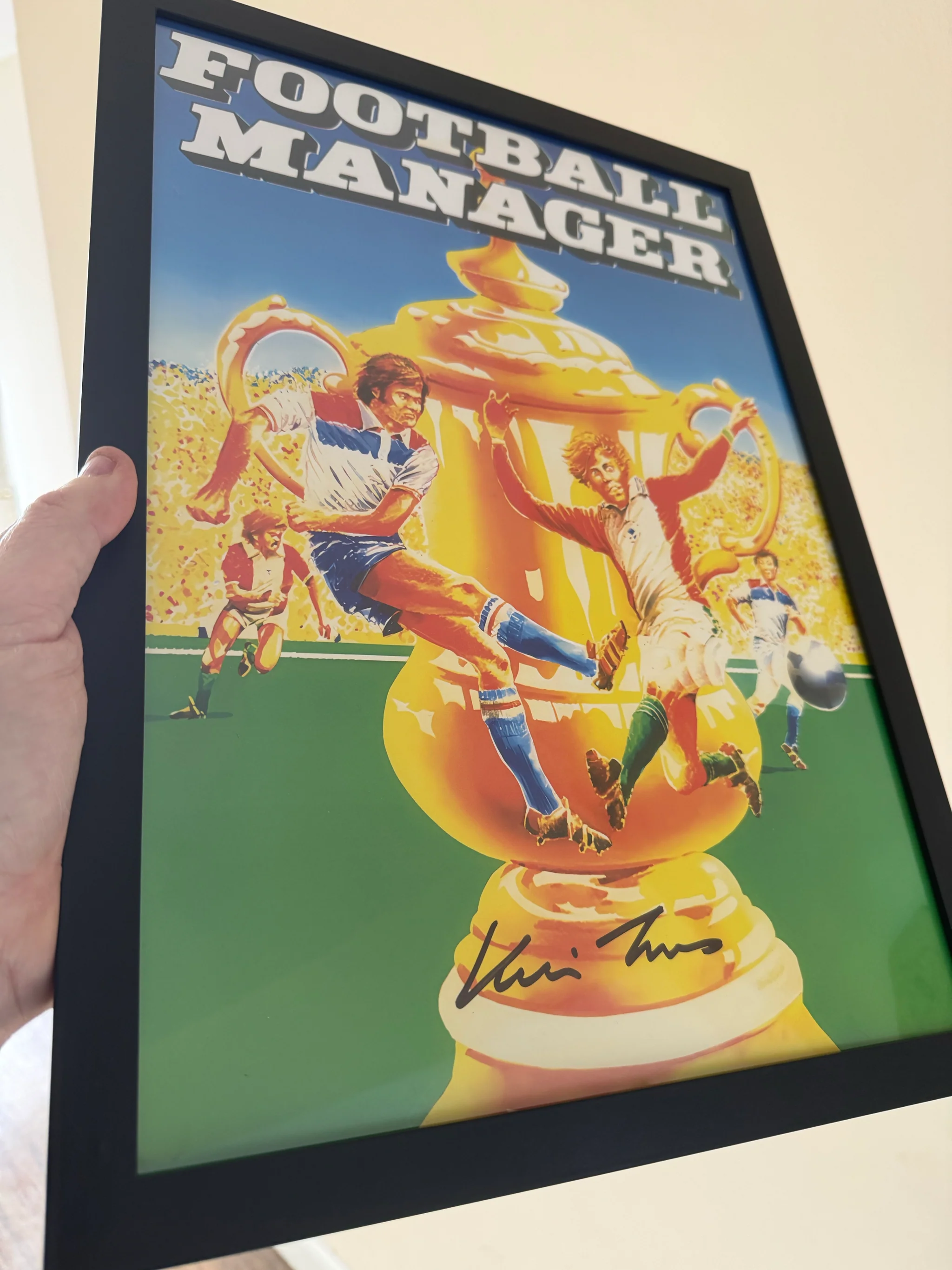 IMG_8373.jpg.png A3 FRAMED SIGNED PRINT - FOOTBALL MANAGER, SIGNED BY KEVIN TOMS